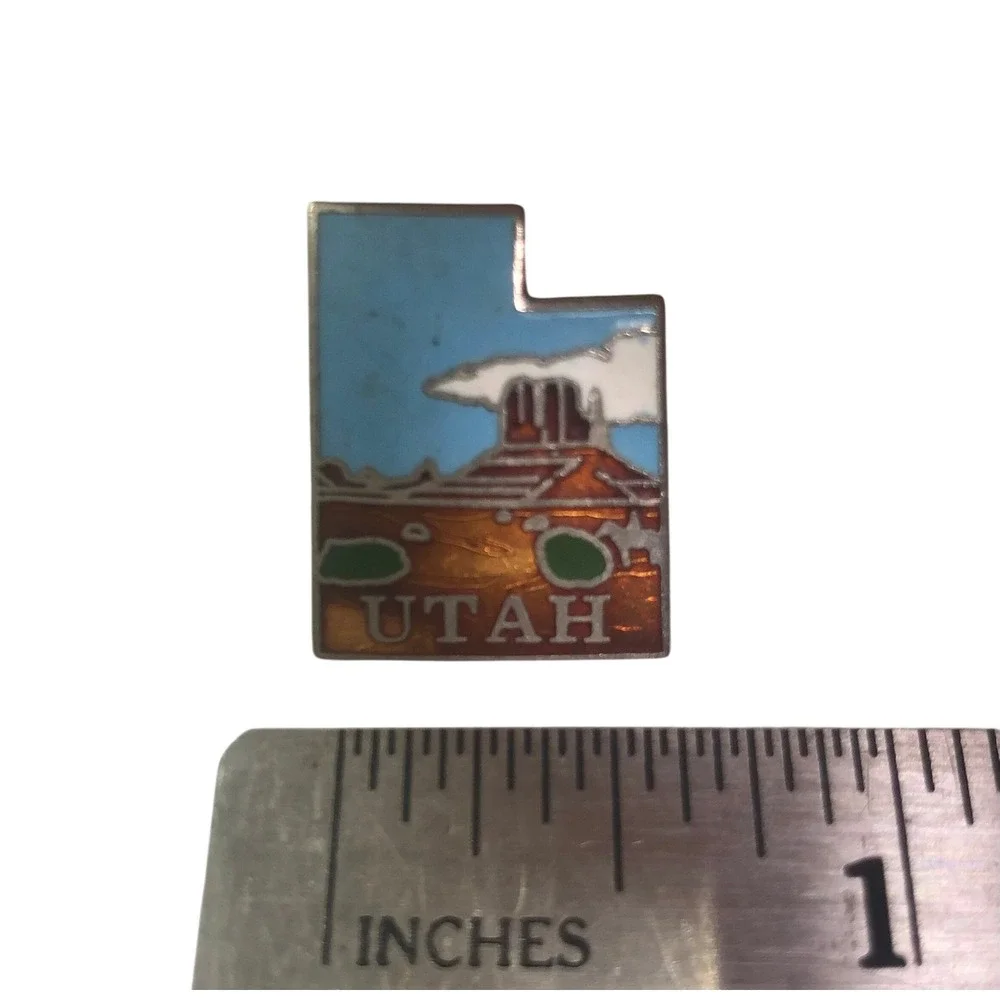 Vintage Utah State Souvenir Pin Monument Valley Enamel Lapel Pin